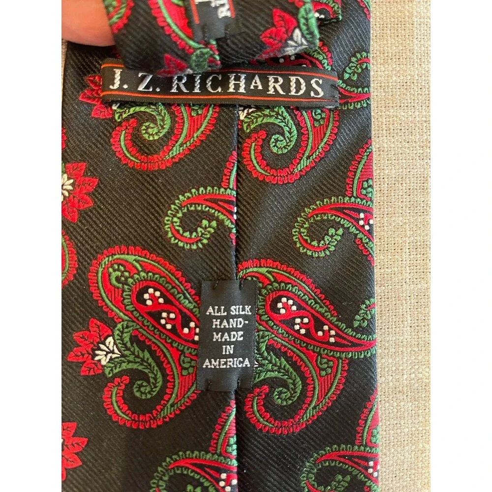 Vintage JZ richards silk tie Made In America Black And Red Pasley